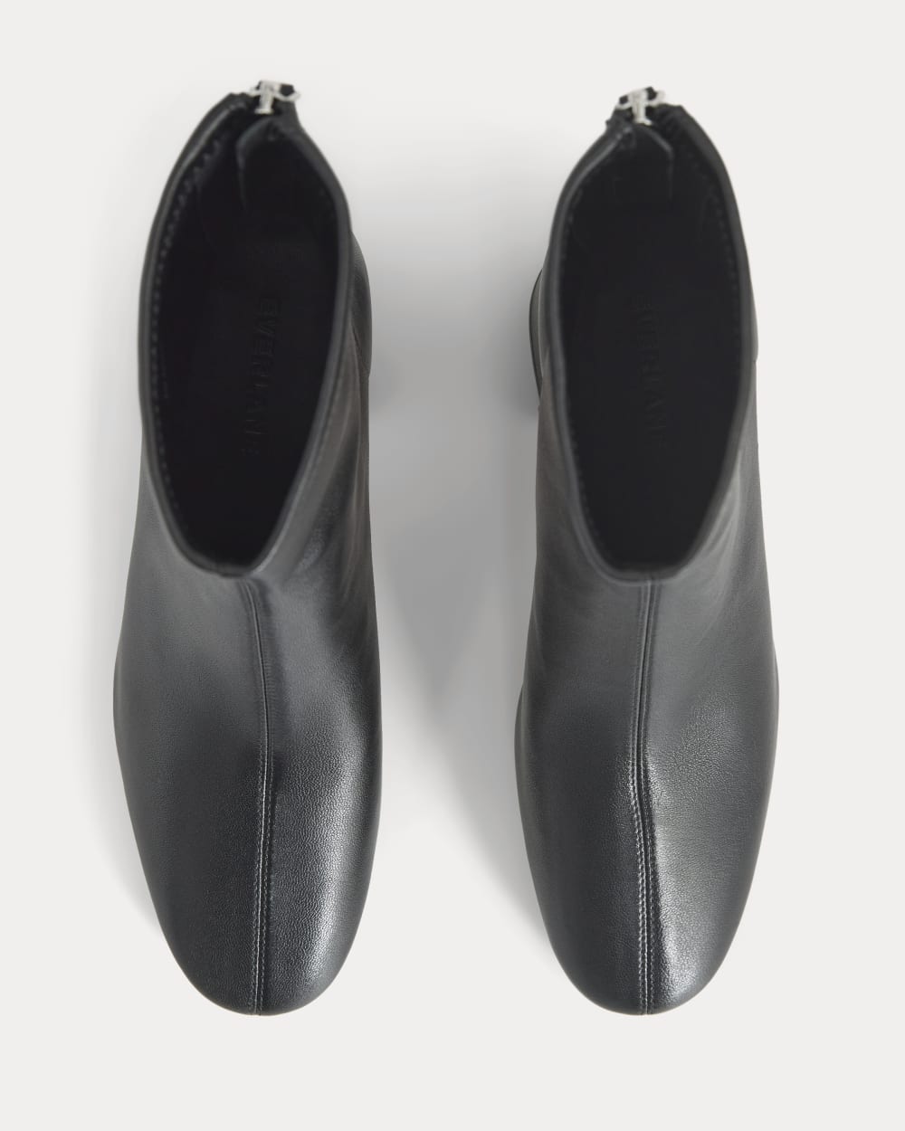 womens-curved-heel-boot-black