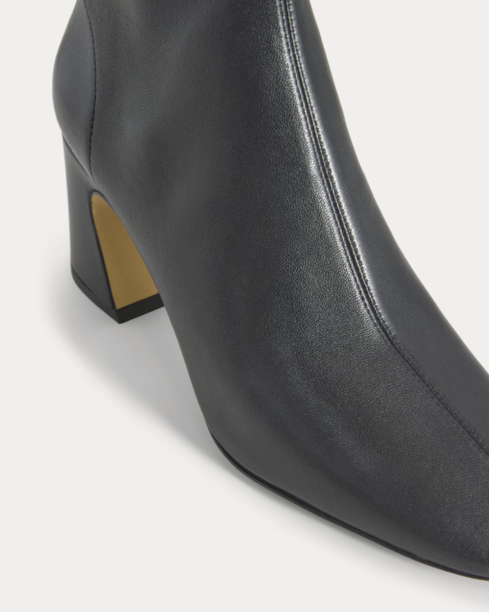 womens-curved-heel-boot-black