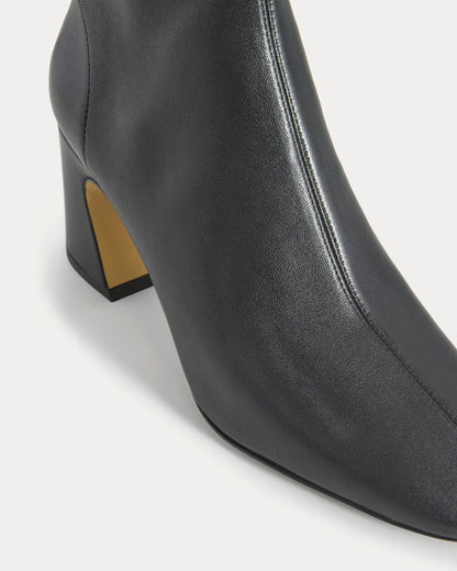 womens-curved-heel-boot-black