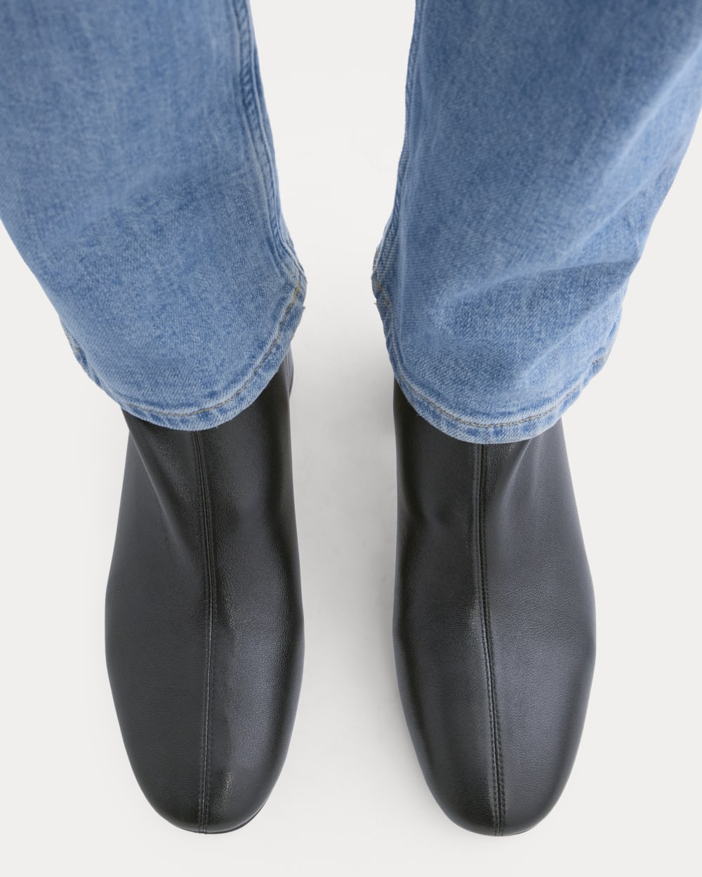 womens-curved-heel-boot-black
