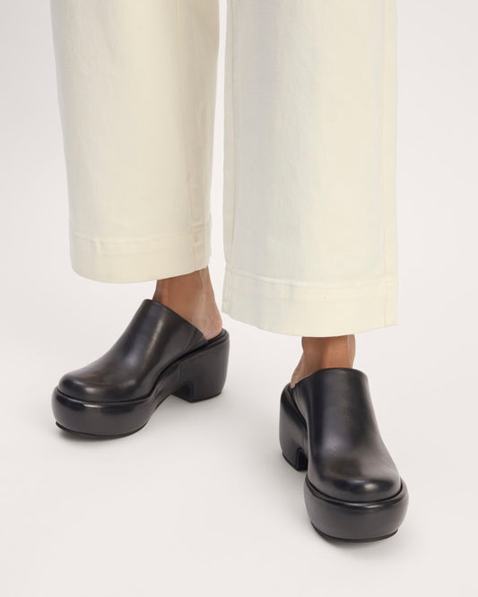 womens-puffa-clog2-black | alt
